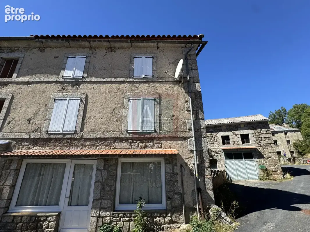 Maison avec grange attenante centre de Thoras - photo 2
