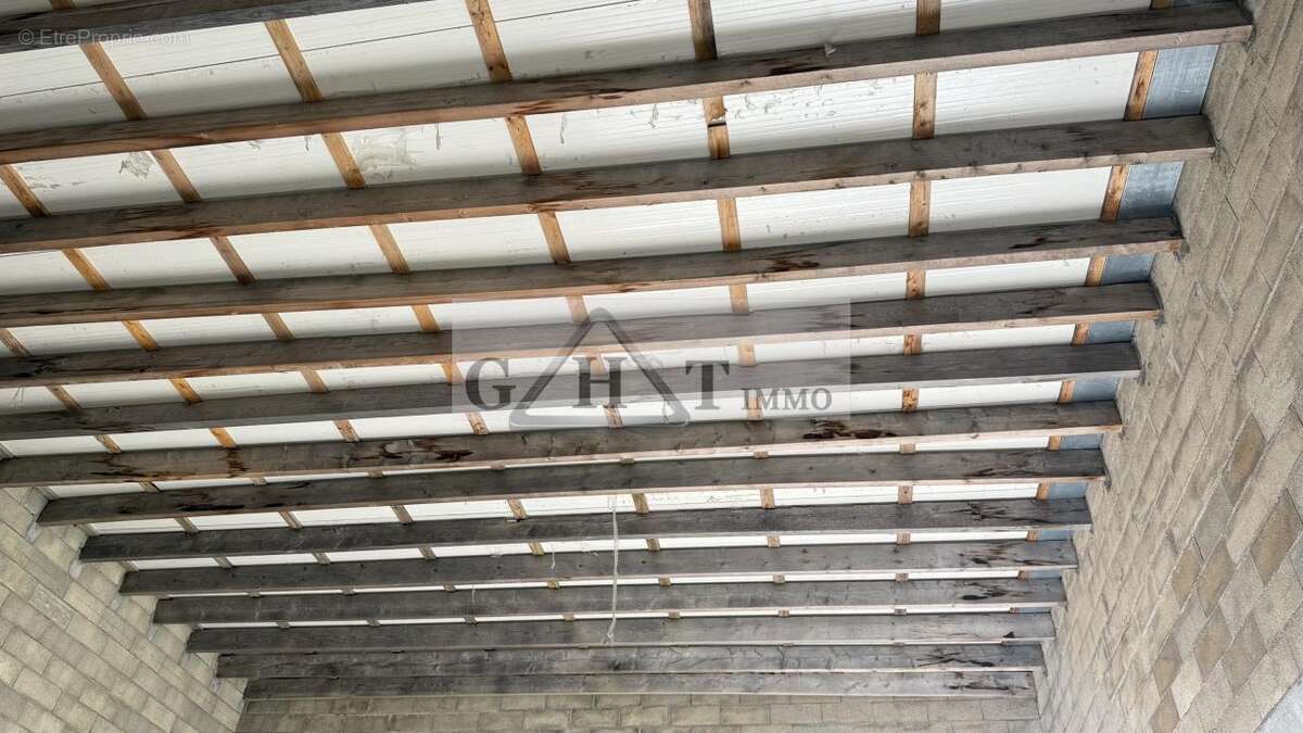 Commerce à VILLENOY