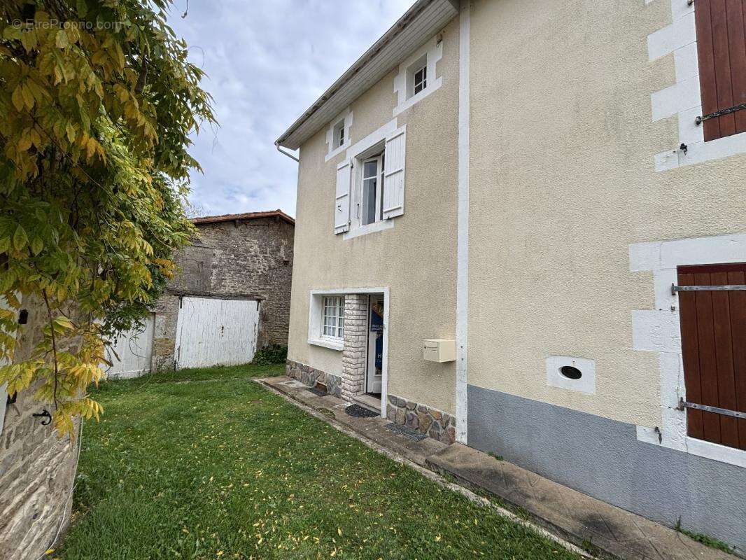 Maison à BENEST