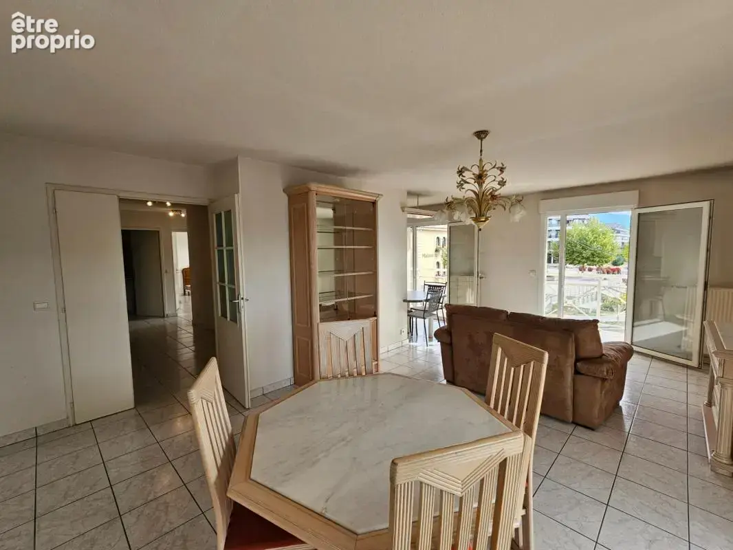 Vétraz Monthoux - Proximité Genève - T3 au dernier étage - 75 m² - Terrasse - Balcon - Garage fermé – Cave - photo 2