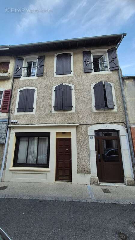 Appartement à NAY