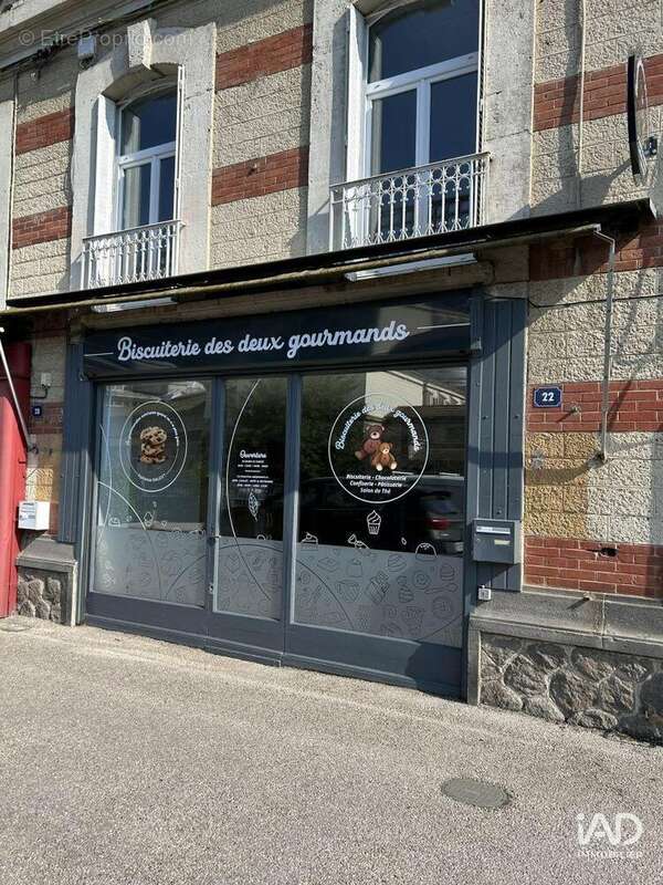 Commerce 295 m² à Rochefort-Montagne  - photo 8