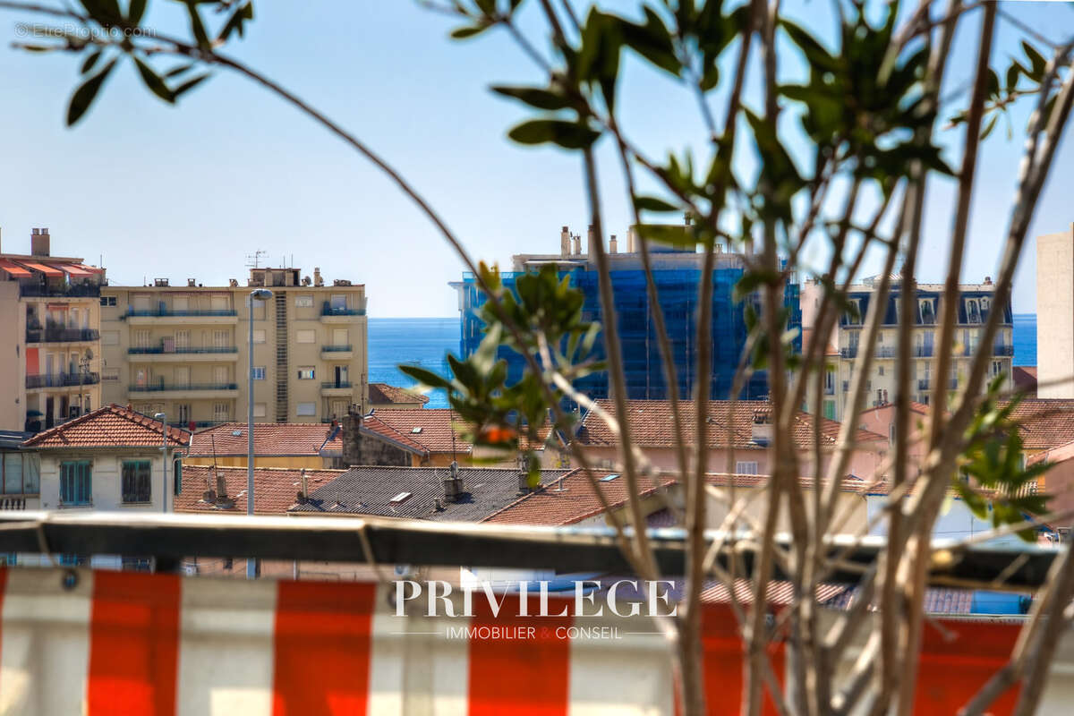 Nice Ouest   Proche Promenade des Anglais, 2 pièces lumineux avec terrasse, parking et échappée mer - photo 4