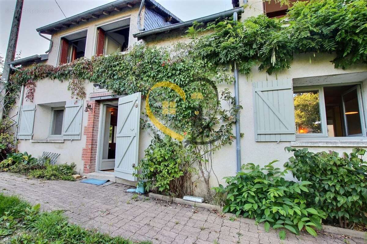 Maison à SENS-BEAUJEU