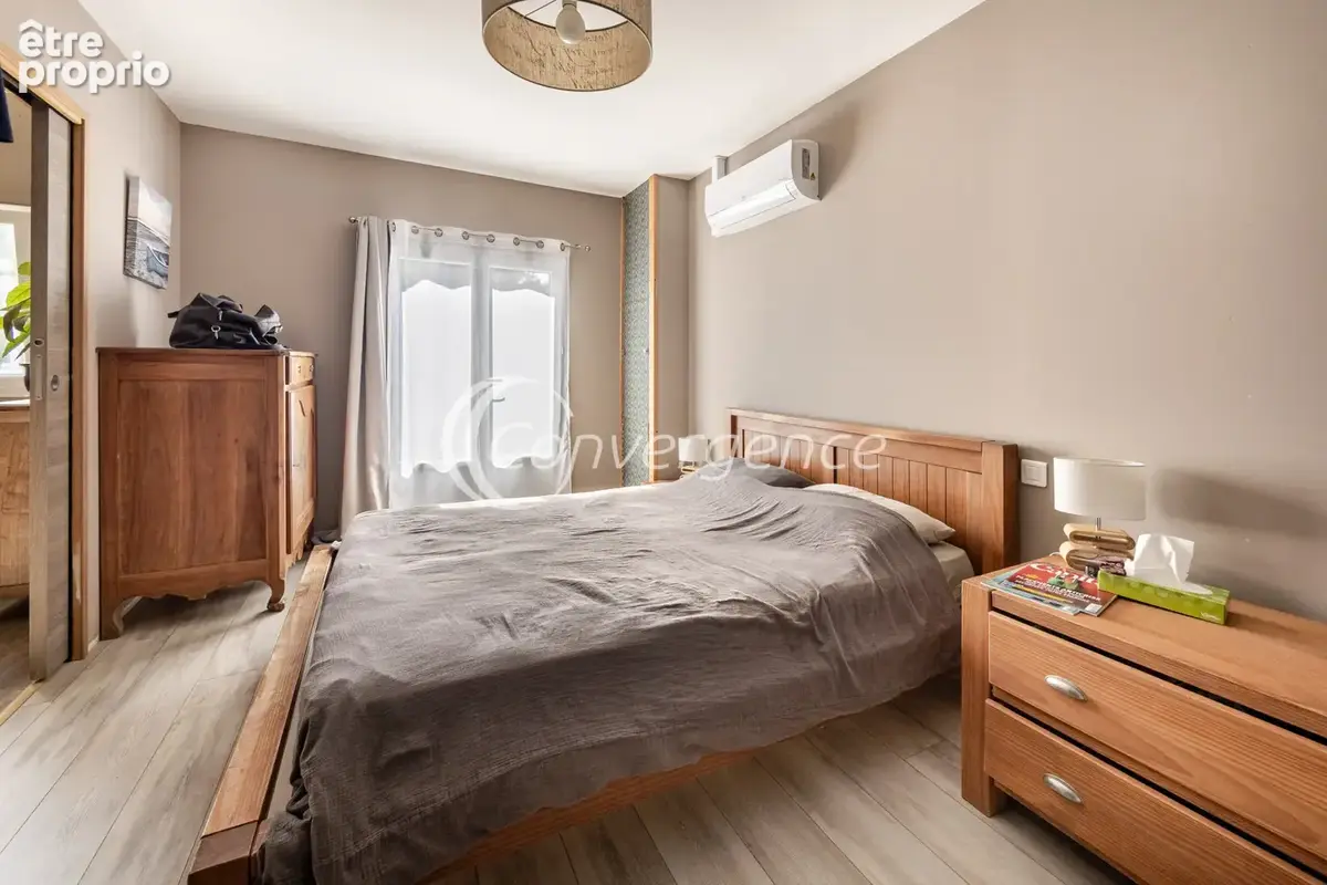 Maison plain pied de 4 chambres, double garage, piscine à CHASSENEUIL SUR BONNIERE - photo 12