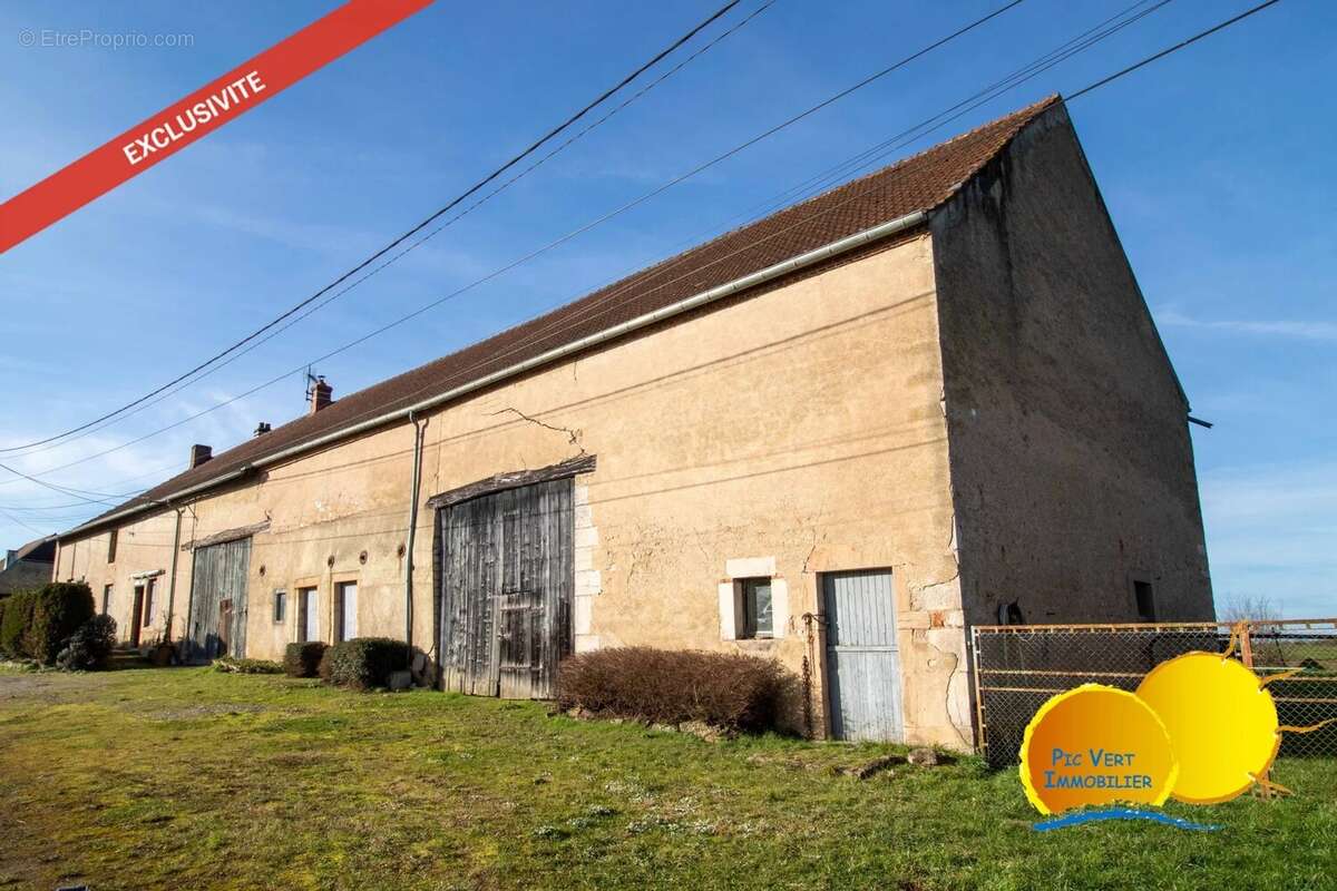 Longère à rénover avec terrain constructible de 6 382 m² - photo 8