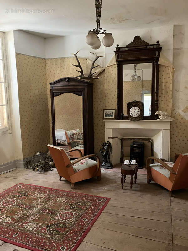 Maison en pierre avec grange   Fort potentiel de rénovation   Vue sur le château - photo 18
