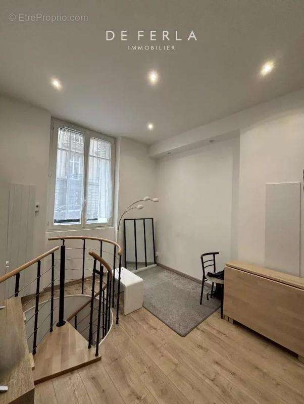 Appartement à PARIS-8E