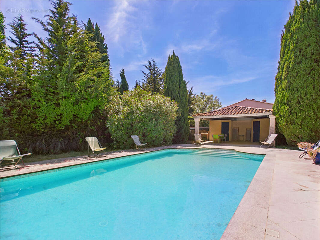 Maison à FONTVIEILLE