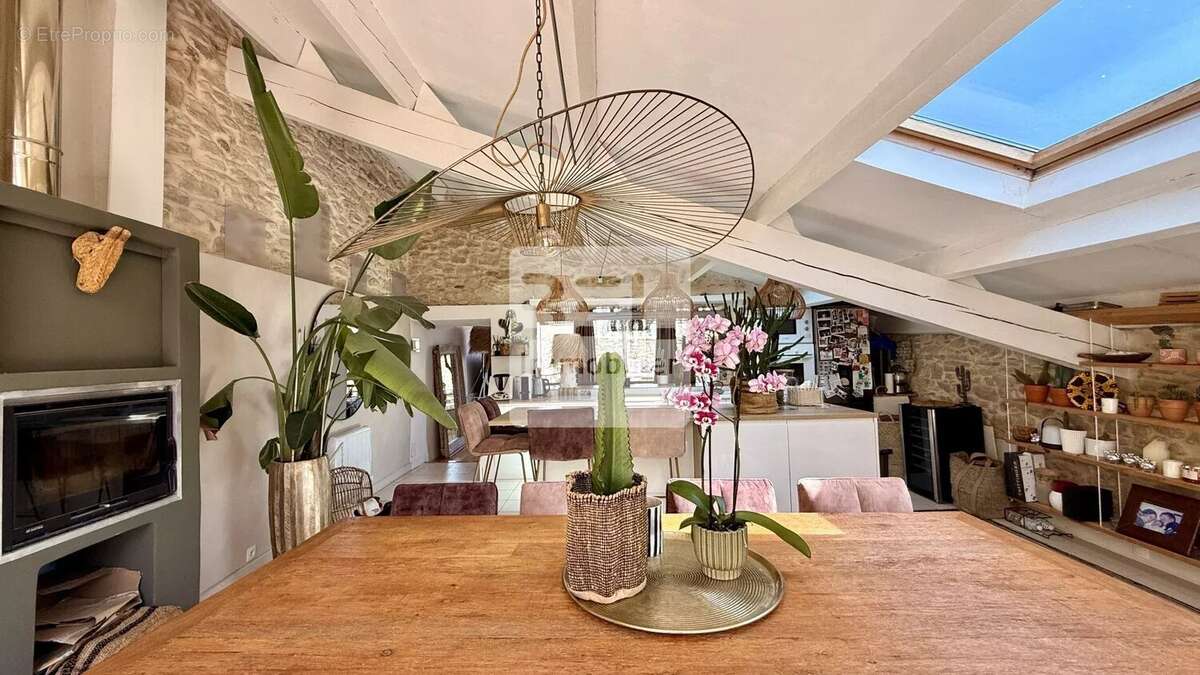 Maison à LAUDUN-L'ARDOISE