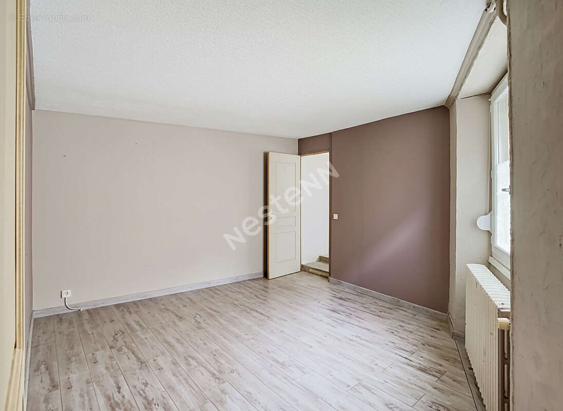Maison familiale en pierre à vendre dans le bourg du Fief Sauvin - photo 5
