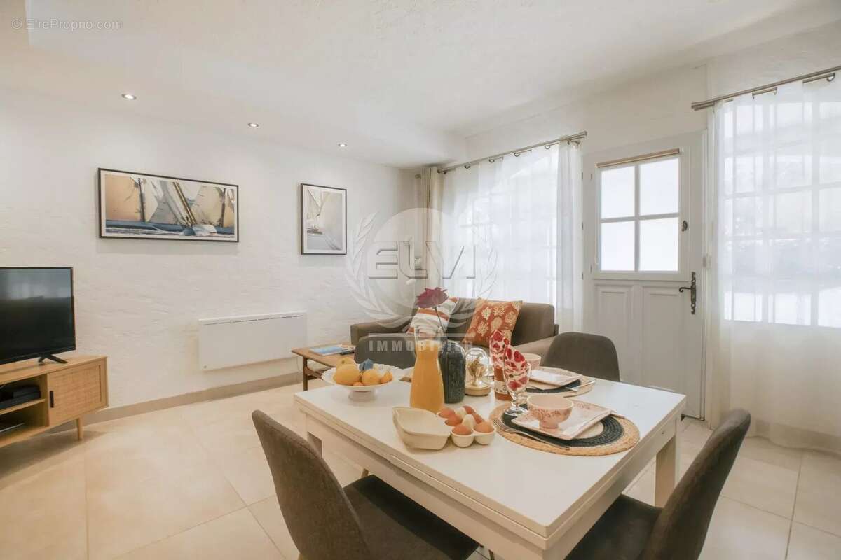 Appartement à GRIMAUD