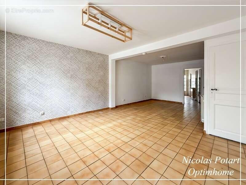 Maison 4 pièces avec cour, préau et bureau – Centre de Lacroix-Saint-Ouen - photo 2