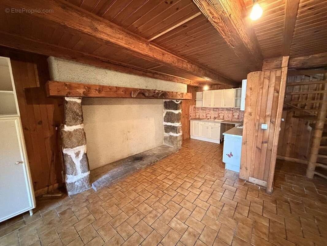 Maison 90 m² à Saint-Bonnet-De-Condat  - photo 2