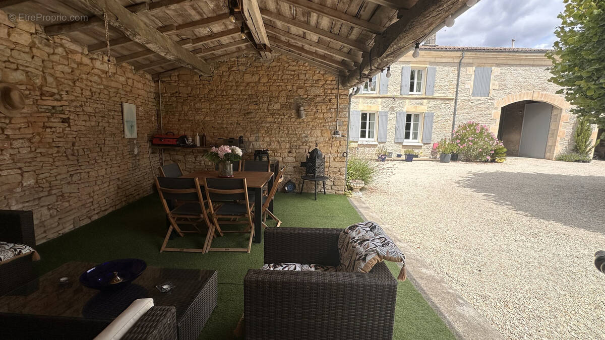 Maison à ASNIERES-LA-GIRAUD