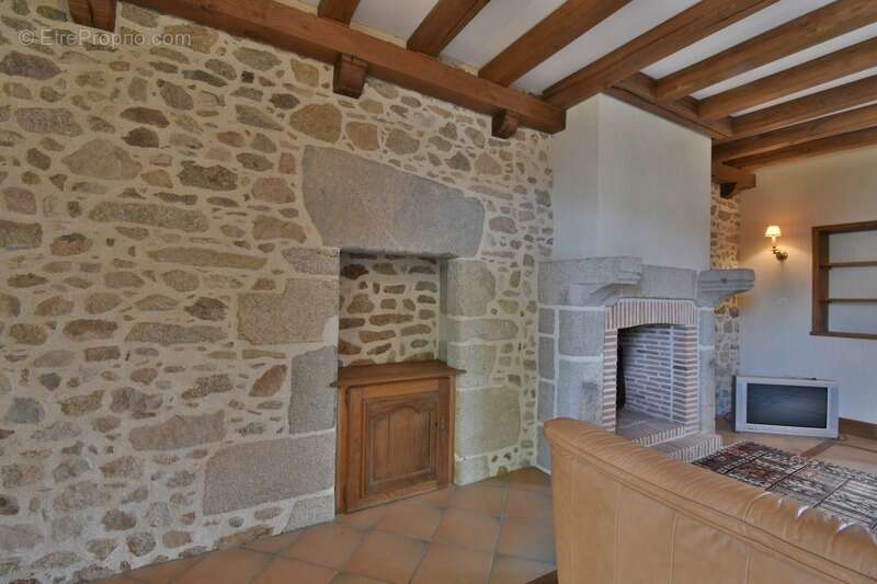 Maison à SAINT-LEGER-MAGNAZEIX