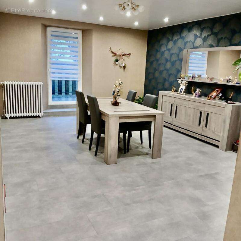 Maison à VERCEL-VILLEDIEU-LE-CAMP