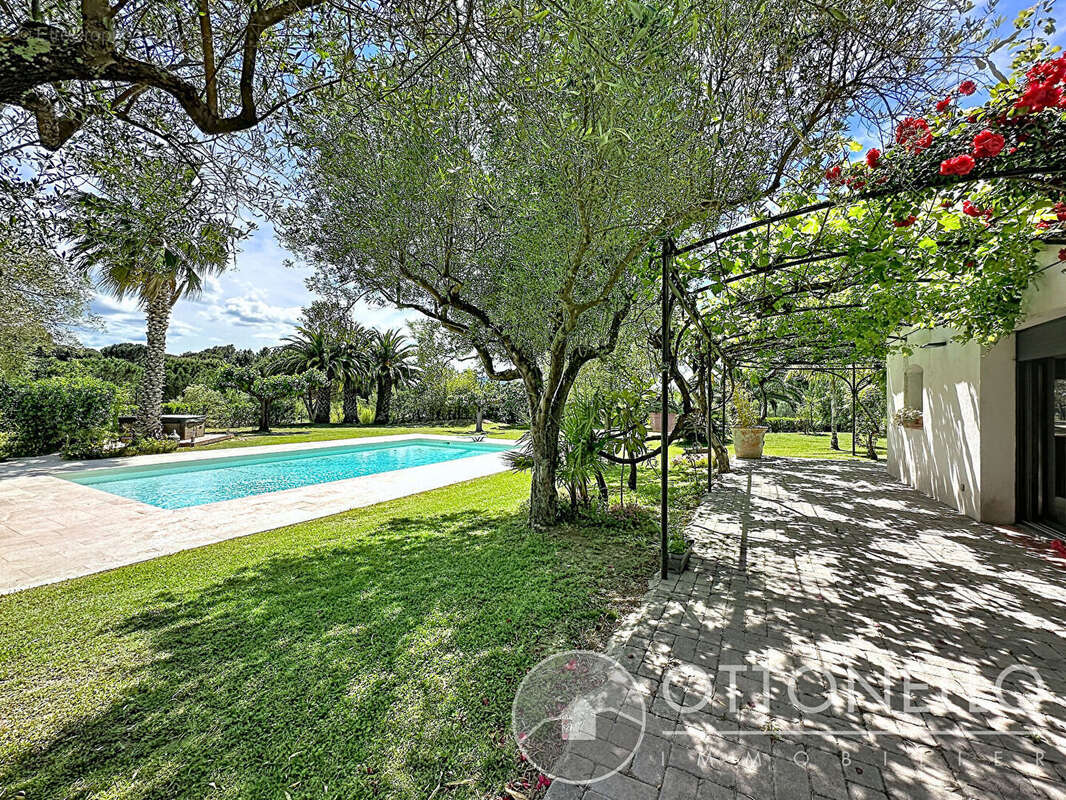 Maison à ROQUEBRUNE-SUR-ARGENS