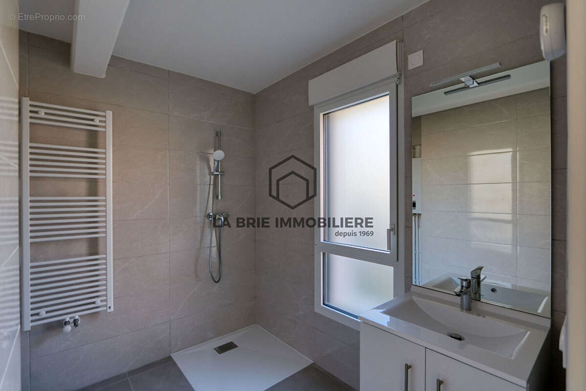 Appartement à RUBELLES