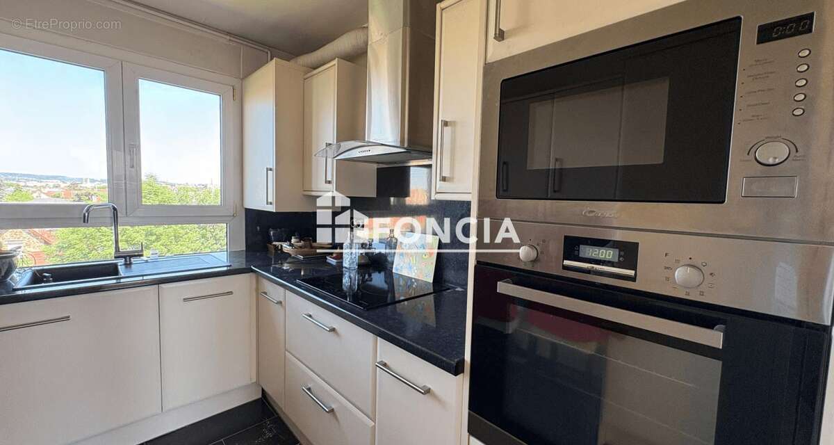 Appartement à SARTROUVILLE
