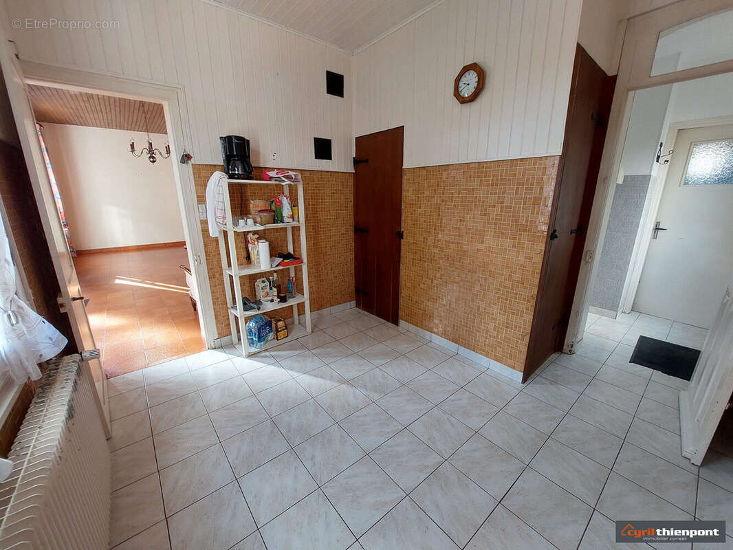 espace repas de la cuisine attenante - Maison à ABBEVILLE