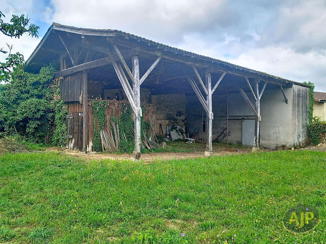 Parking à LESPARRE-MEDOC