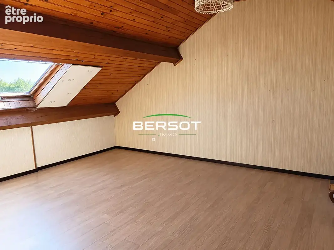 Maison rare et atypique avec un terrain de 2 339 m² - FORT POTENTIEL ! - photo 12