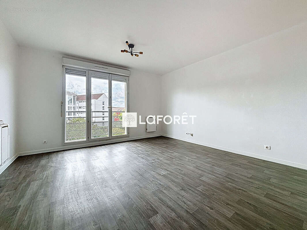 Appartement à SAVIGNY-LE-TEMPLE