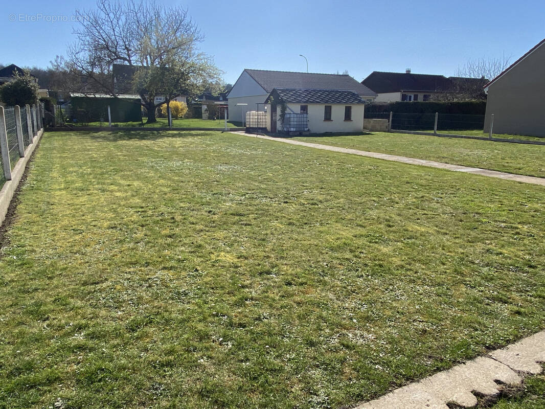 Terrain à LES DAMPS