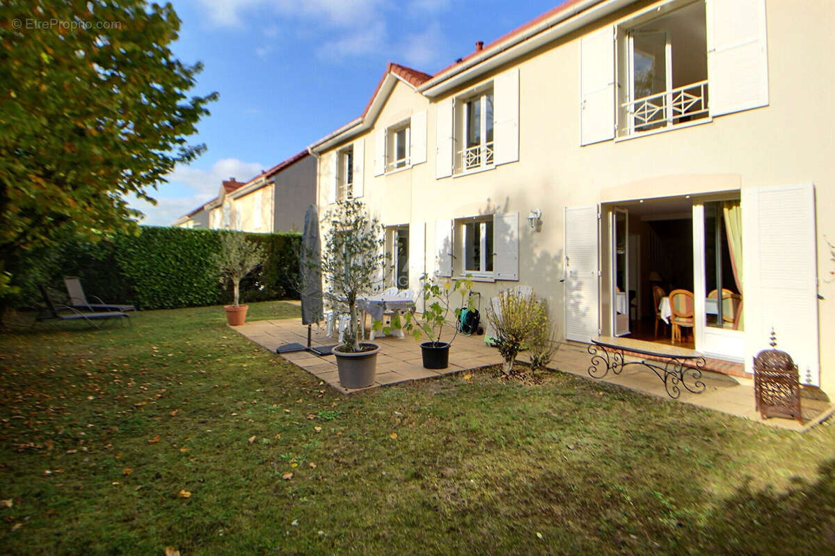 Maison à VERNEUIL-SUR-SEINE