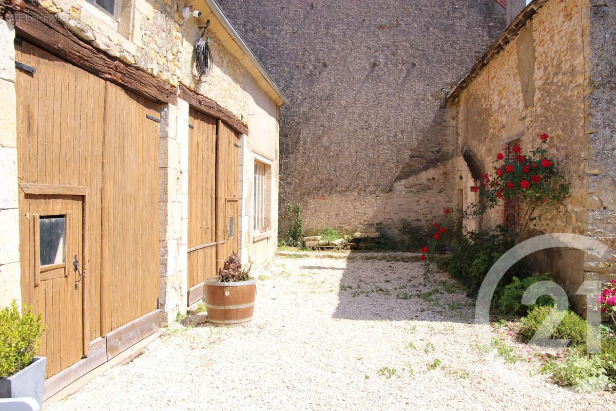Maison à CHATEAUNEUF-VAL-DE-BARGIS