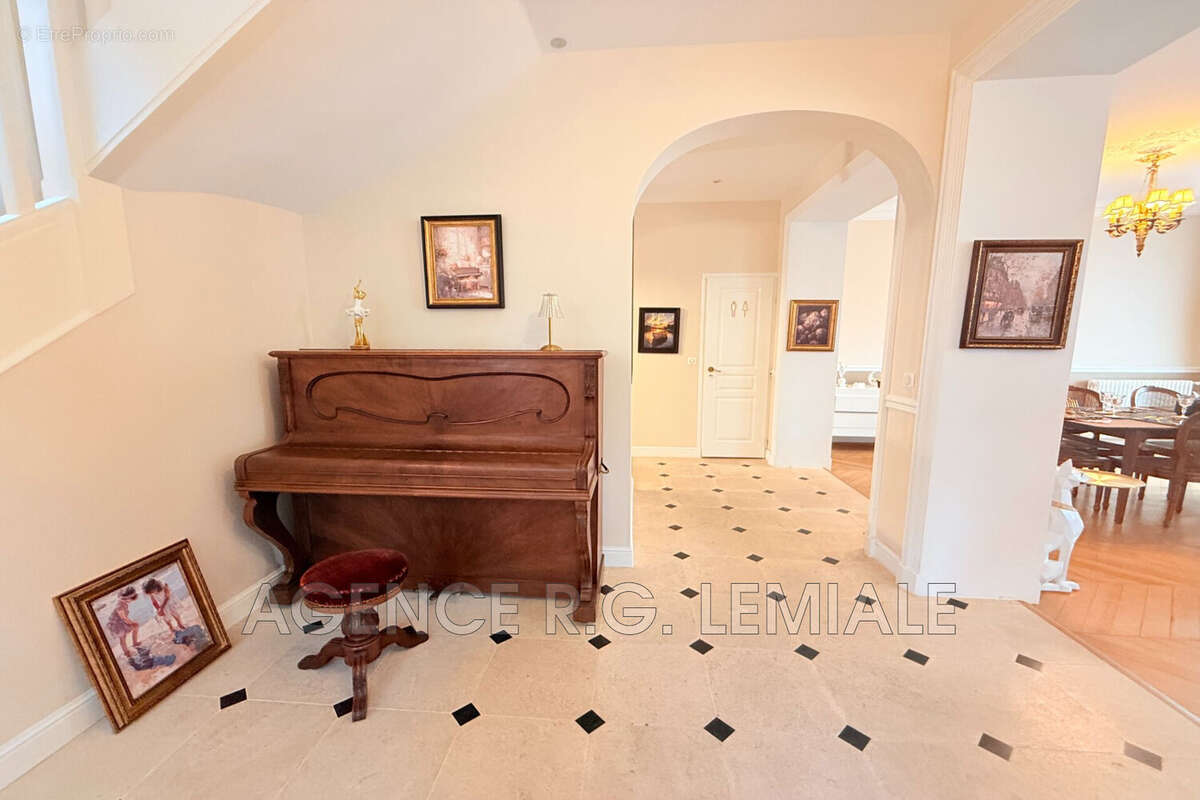 Maison à MAISONS-LAFFITTE