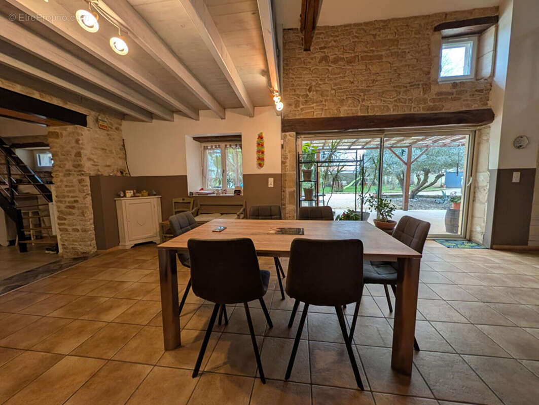 Maison à SAINTE-NEOMAYE