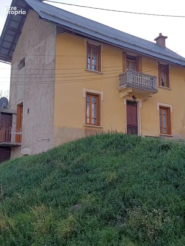 Maison à rénover 150 m2 hab sur 2 niveaux. Beau potentiel ! - photo 2