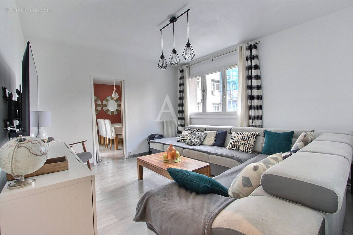 Appartement à VILLENEUVE-LA-GARENNE