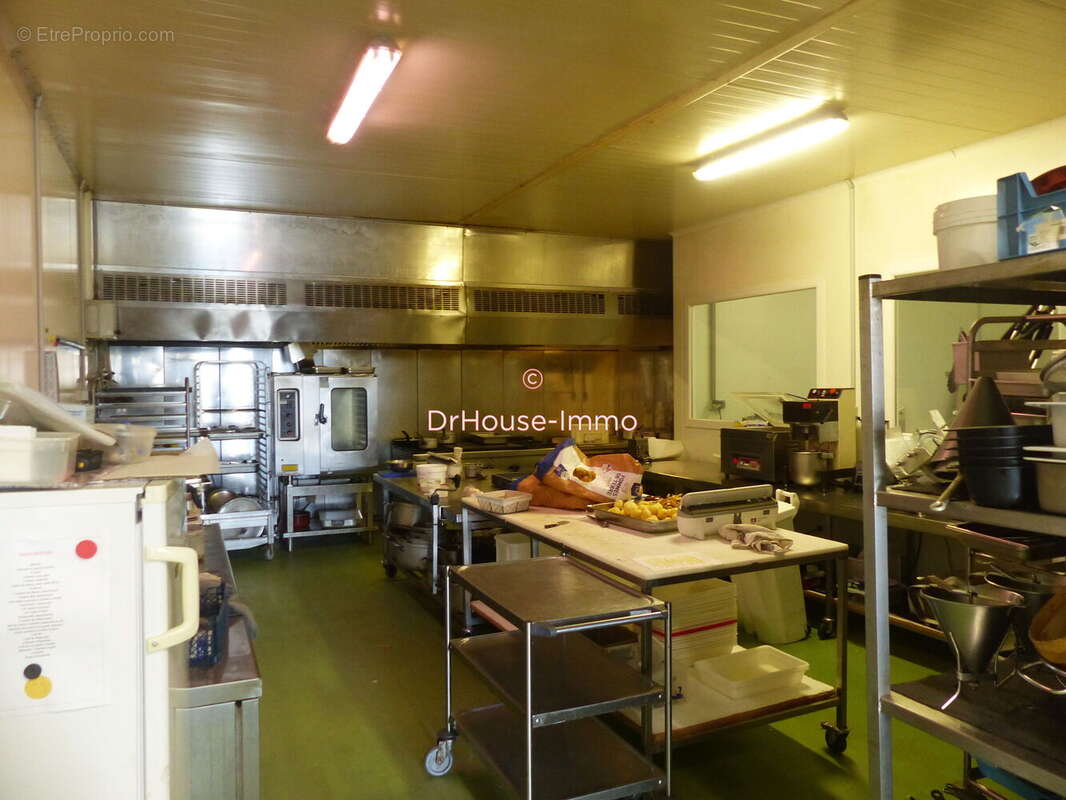 Commerce à CASTILLON-LA-BATAILLE