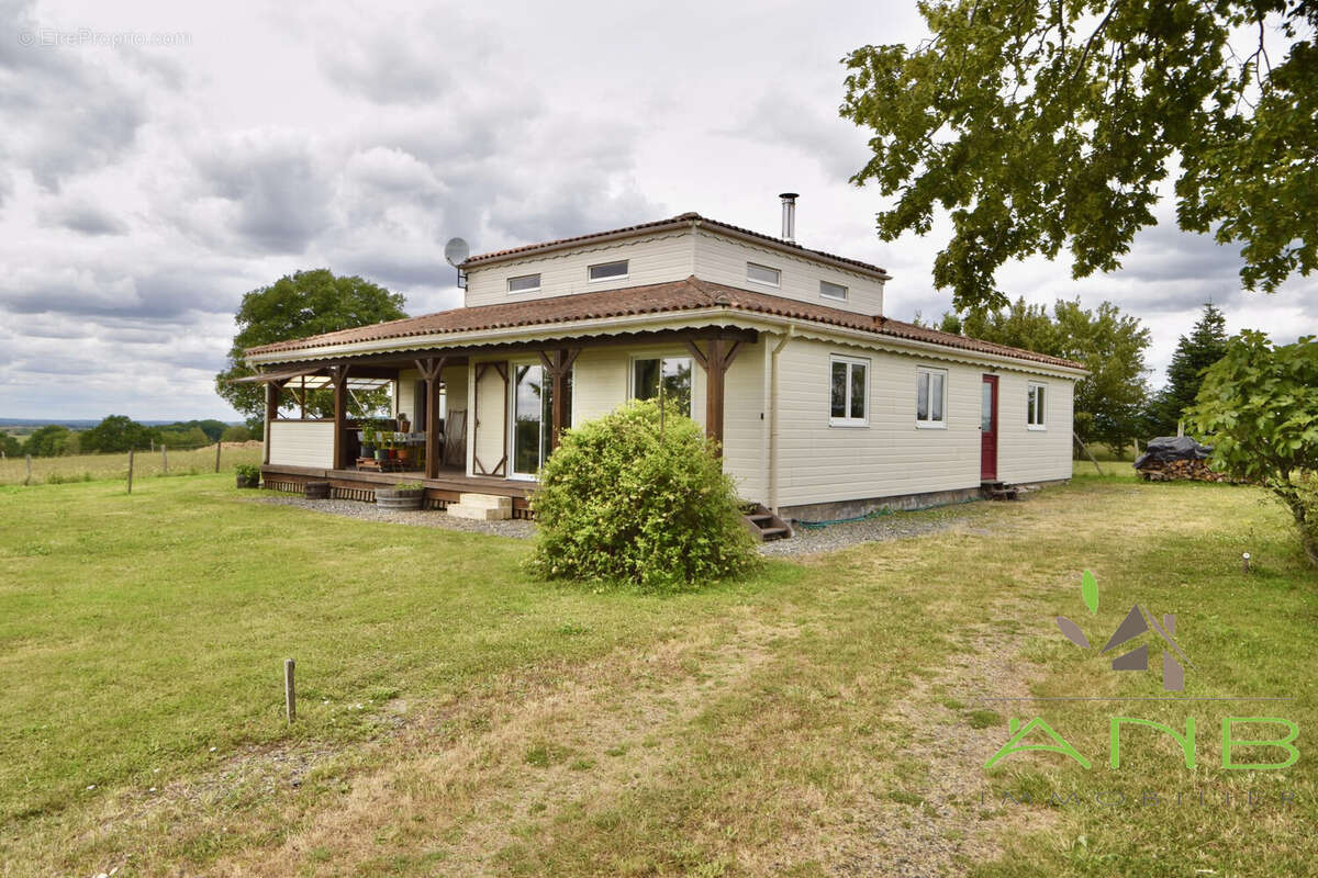Maison 150 m² à Eymouthiers  - photo 2