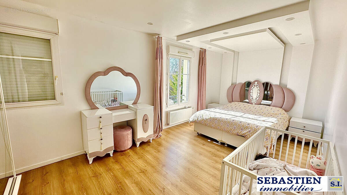 Chambre 3 - Maison à TROYES