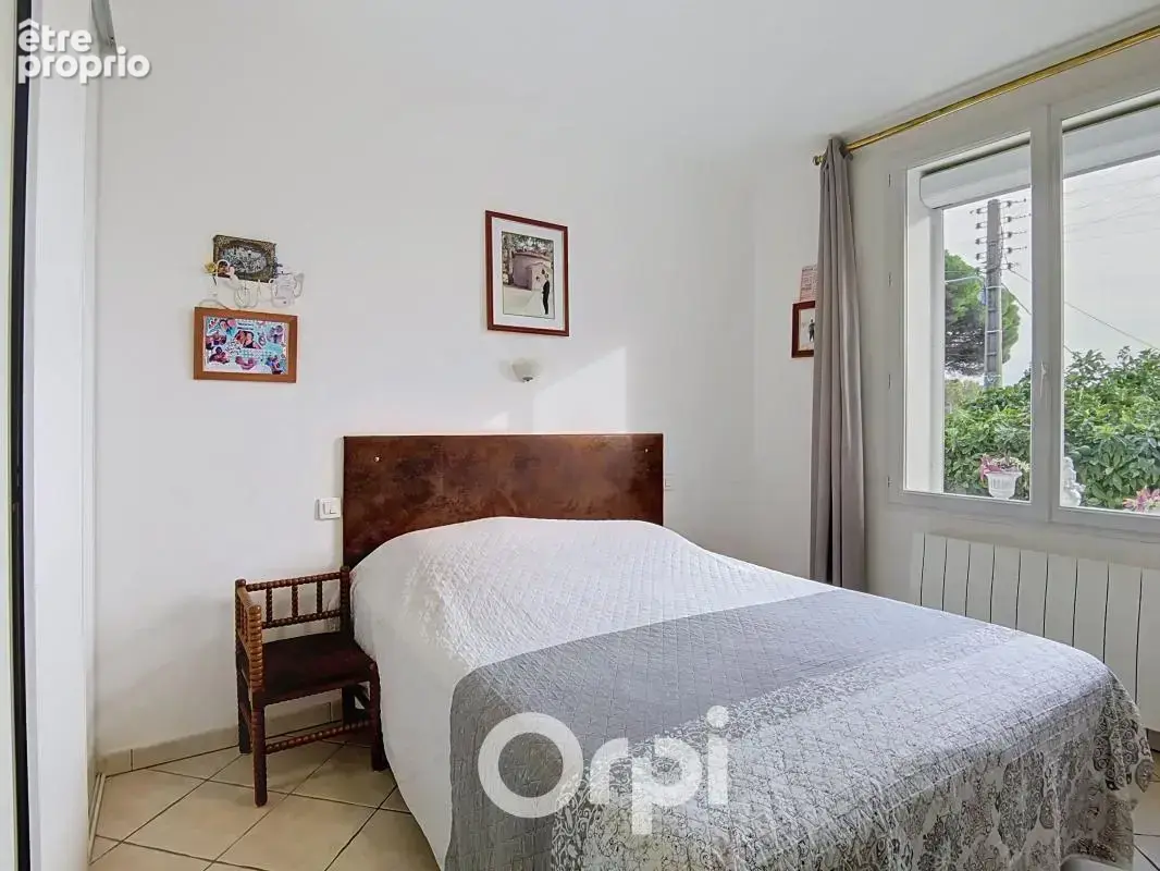 À Vendre Maison indépendante rénovée – 3 logements – Garage, piscine et stationnements – Toulon Ouest les Routes - photo 22