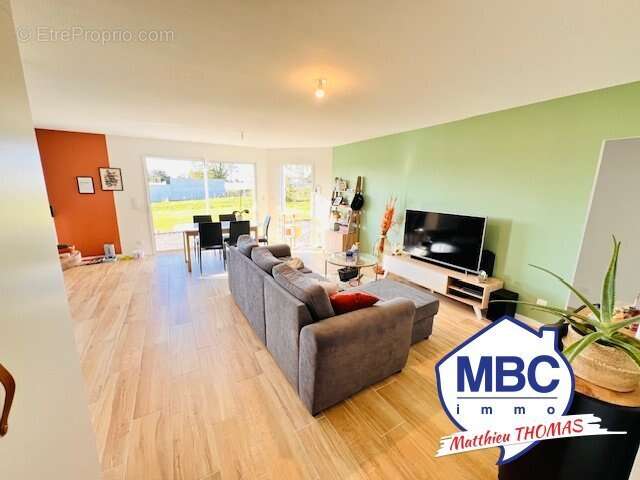 Maison à MONTREVAULT