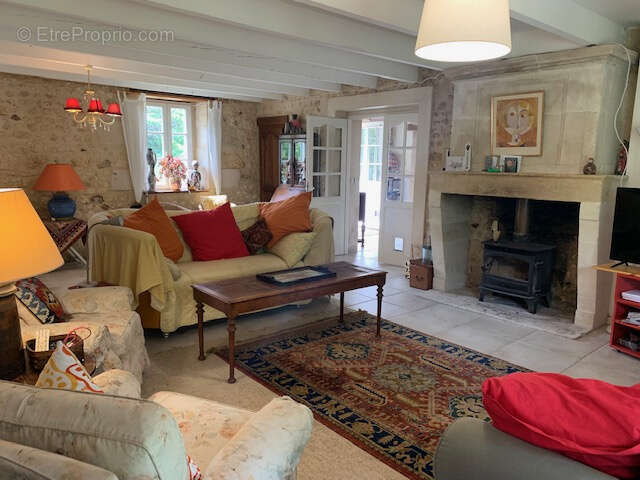 Maison à SAINT-THOMAS-DE-CONAC