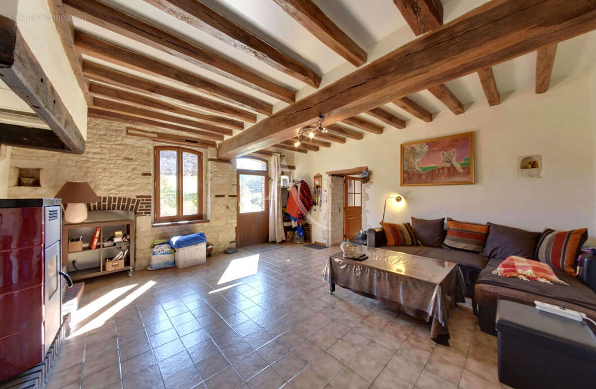 Maison à POILLY-SUR-THOLON
