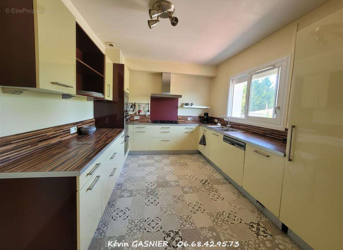 ANGOULEME (16000) : Maison familiale de 144m2 avec garage et piscine - photo 4