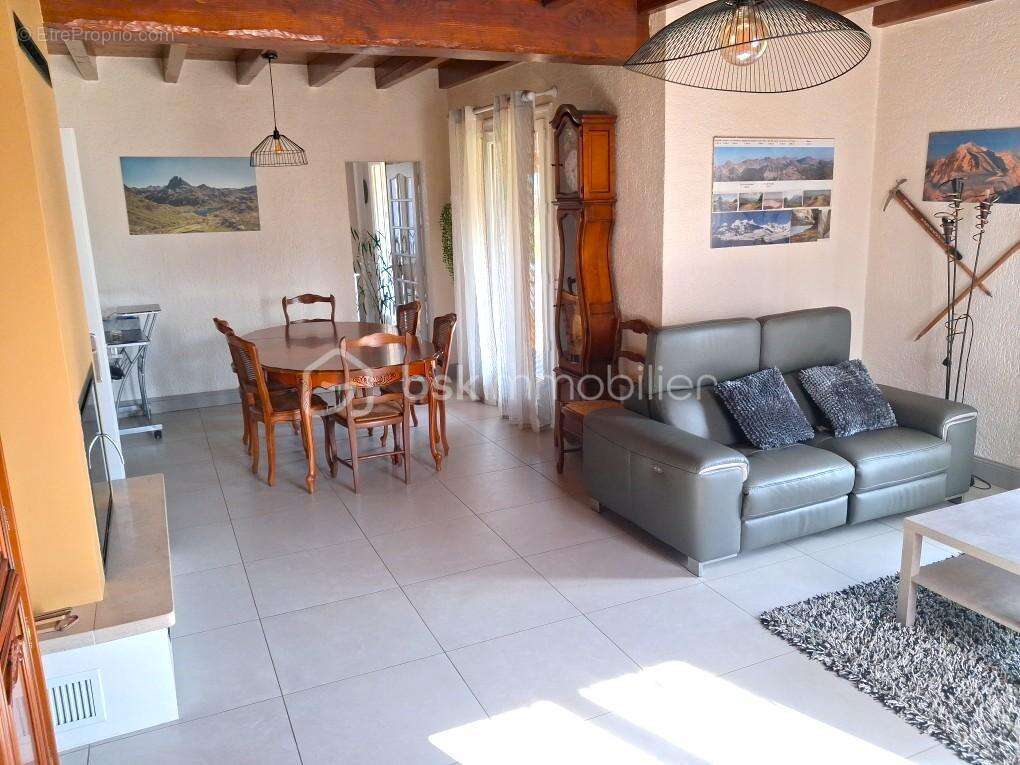 Maison avec une suite parentale, trois chambres et un sous-sol total - photo 4
