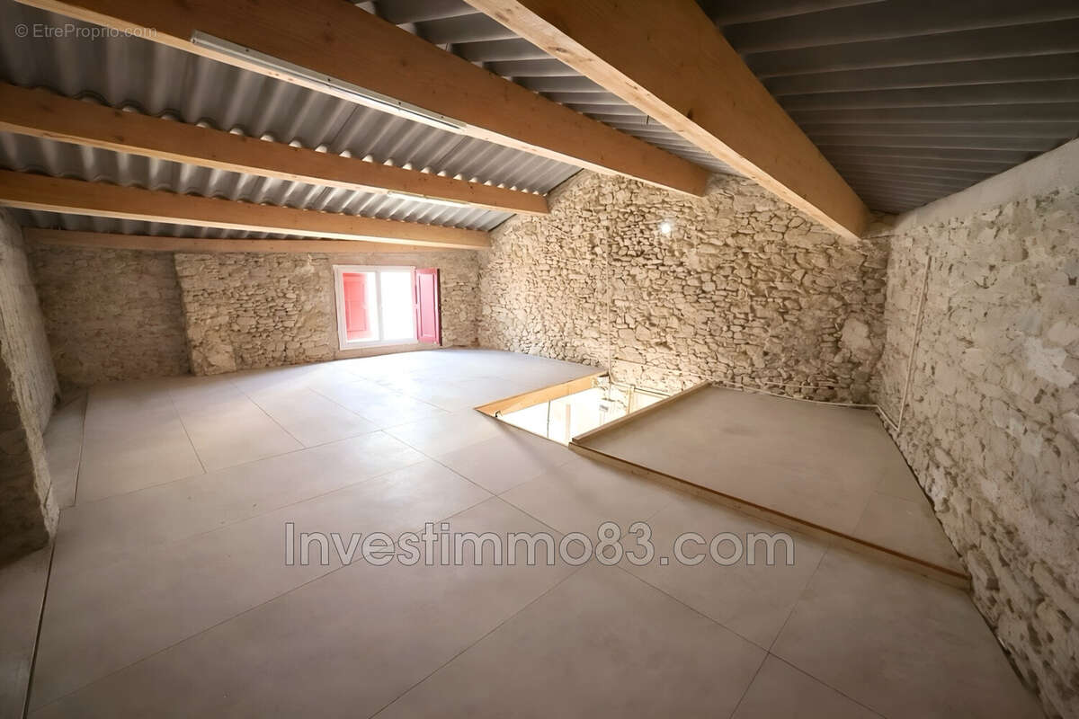 Terrain à POURRIERES