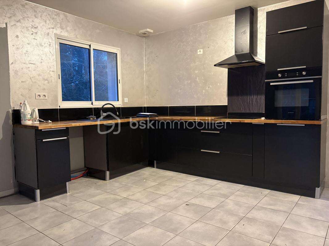 Maison à COURS-DE-PILE