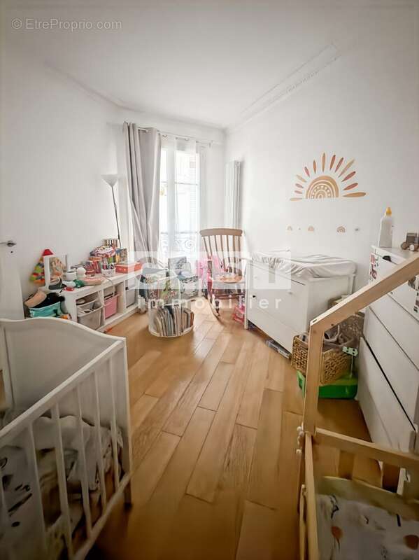 Appartement à COURBEVOIE
