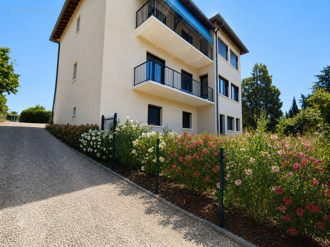 Appartement à CHARBONNIERES-LES-BAINS