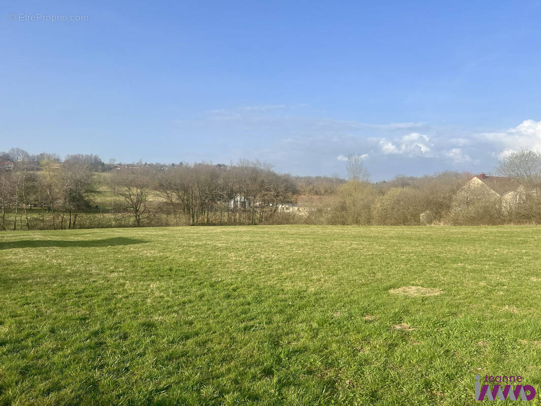 Terrain à FRAHIER-ET-CHATEBIER