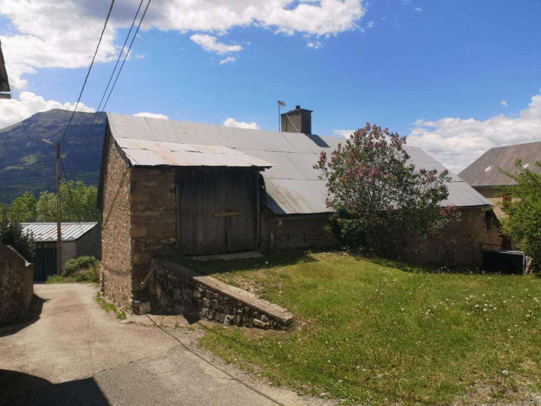 Maison à LA SALLE-EN-BEAUMONT